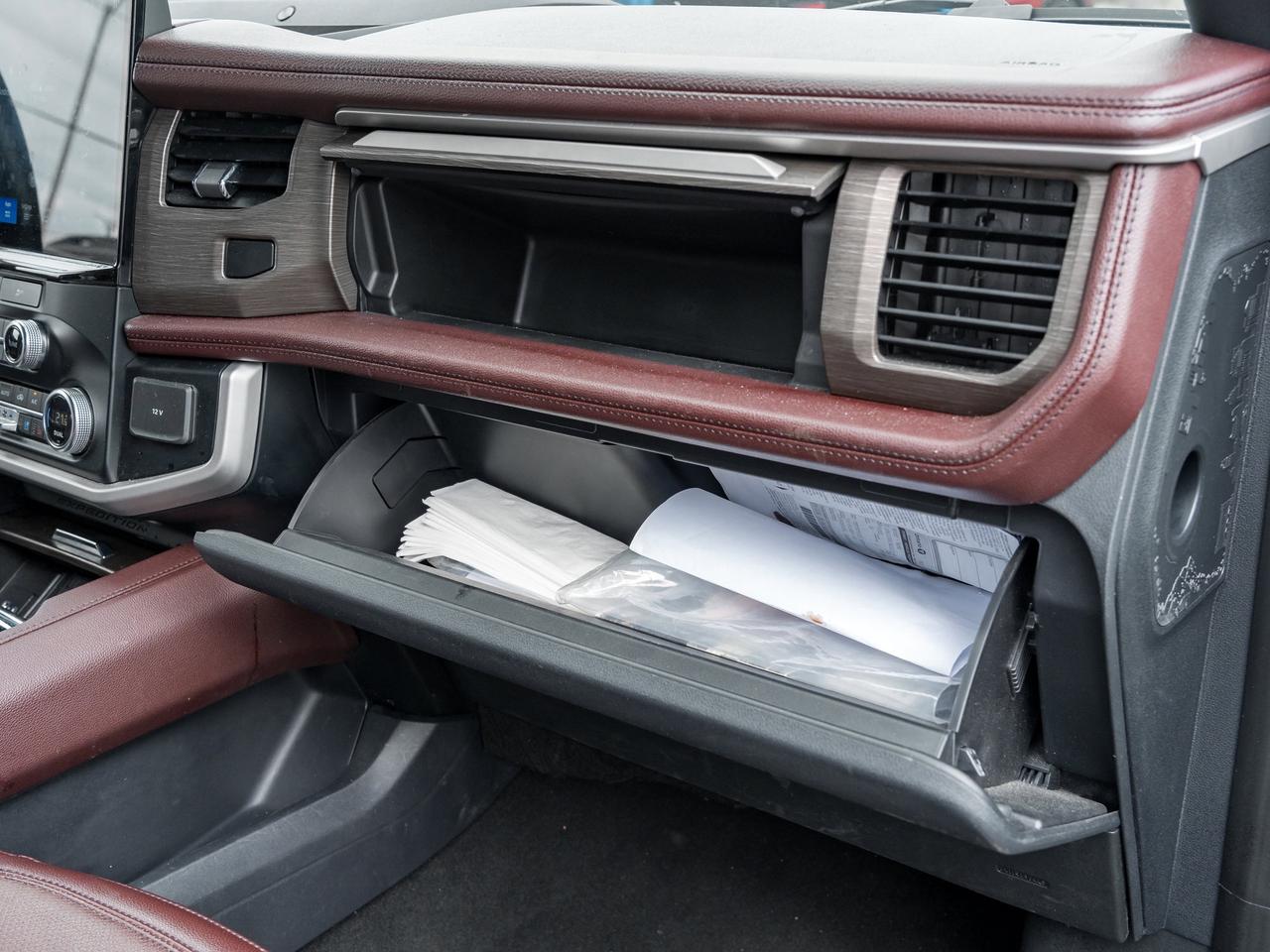 2024 Ford Expedition Limited 4X4   Clean Carfax   Heated & Cooled Seats Photo