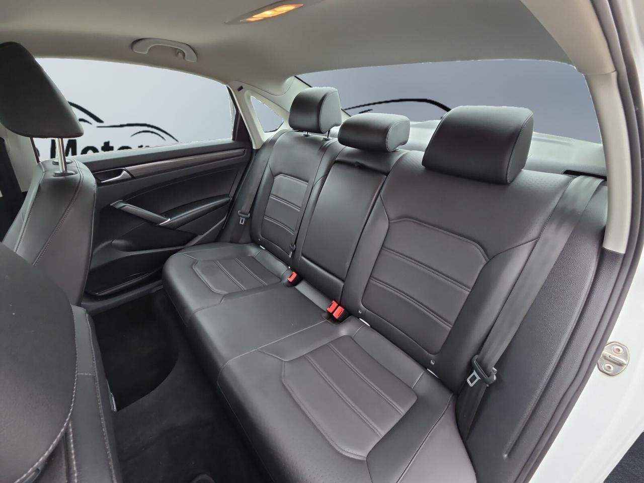 2021 Volkswagen Passat Highline * CARPLAY / ROOF / BLIND SPOT / LEATHER / Photo