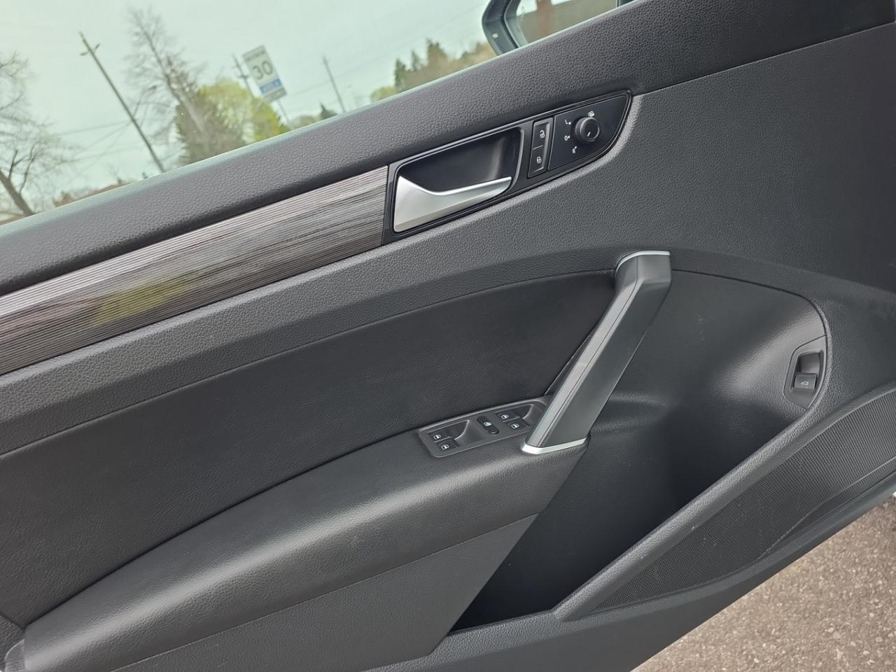 2021 Volkswagen Passat Highline * CARPLAY / ROOF / BLIND SPOT / LEATHER / Photo