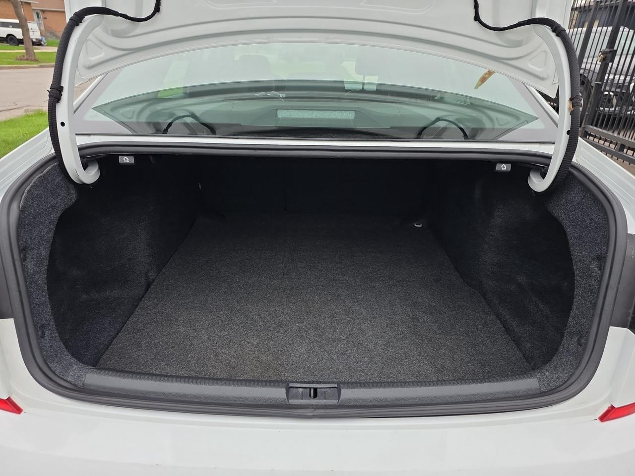 2021 Volkswagen Passat Highline * CARPLAY / ROOF / BLIND SPOT / LEATHER / Photo