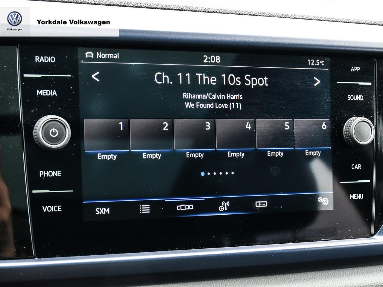 2022 Volkswagen Taos  Photo
