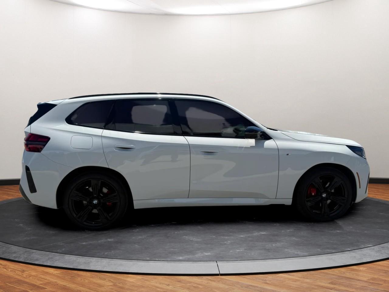 2025 BMW X3 M50 xDrive Photo3