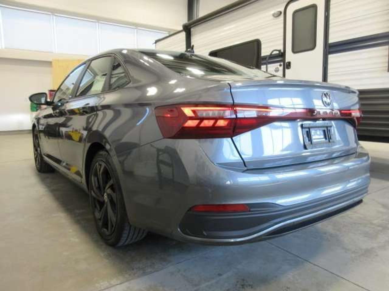 2025 Volkswagen Jetta SPORT, PANO ROOF, HTD. SEATS, APPLE/ANDROID, 30K! Photo