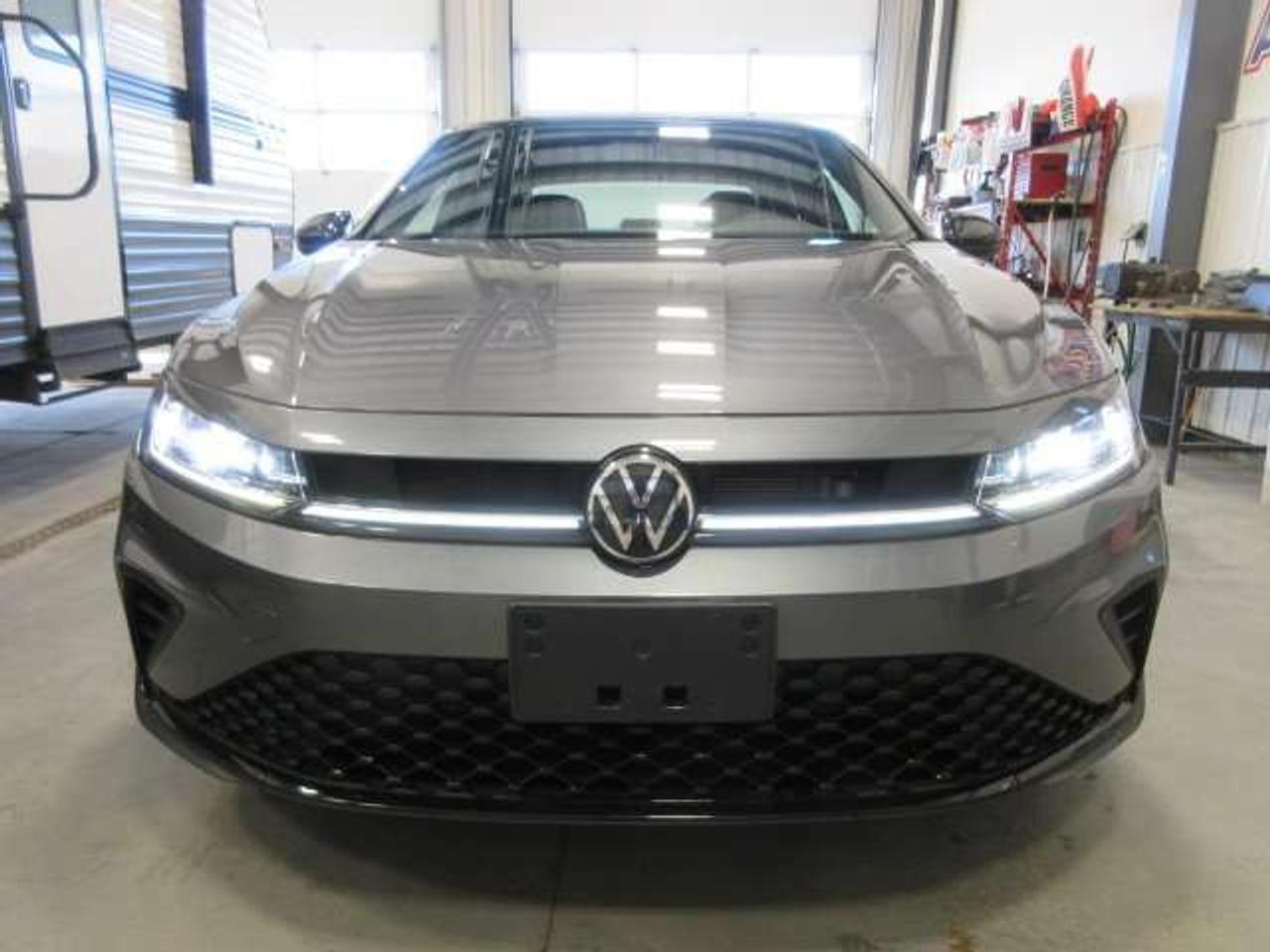 2025 Volkswagen Jetta SPORT, PANO ROOF, HTD. SEATS, APPLE/ANDROID, 30K! Photo2