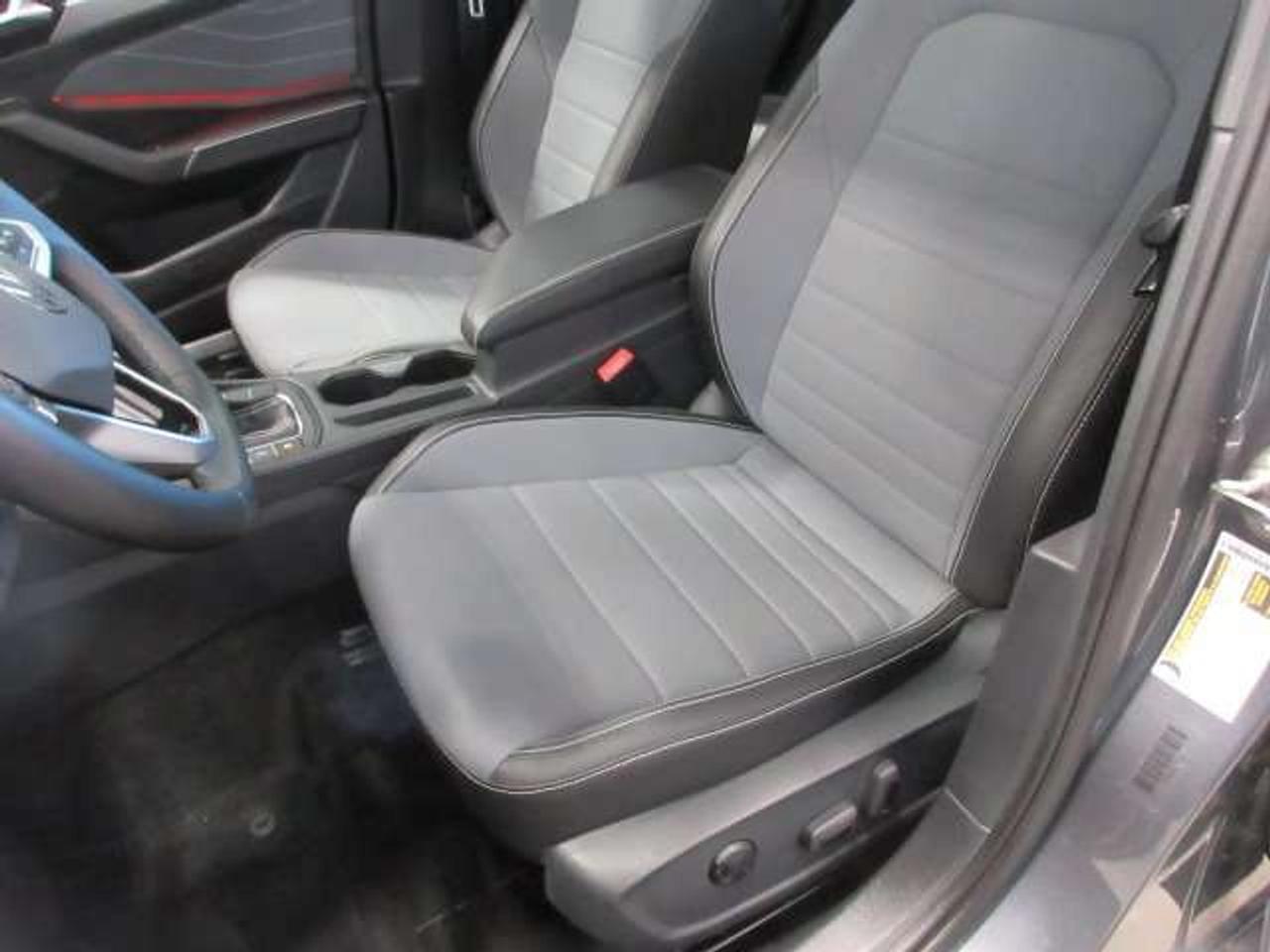 2025 Volkswagen Jetta SPORT, PANO ROOF, HTD. SEATS, APPLE/ANDROID, 30K! Photo