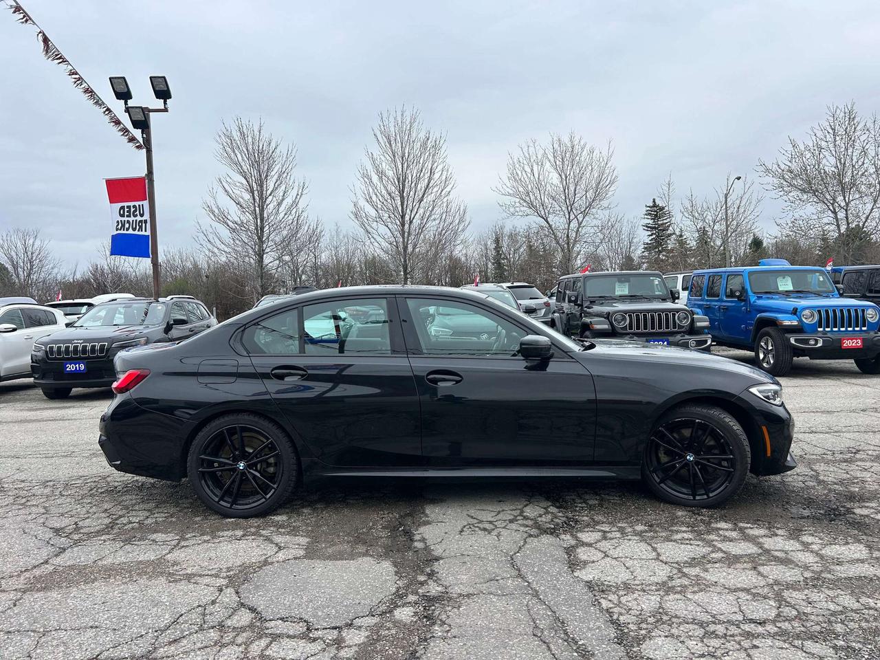 2022 BMW 335i 330i xDrive Photo3