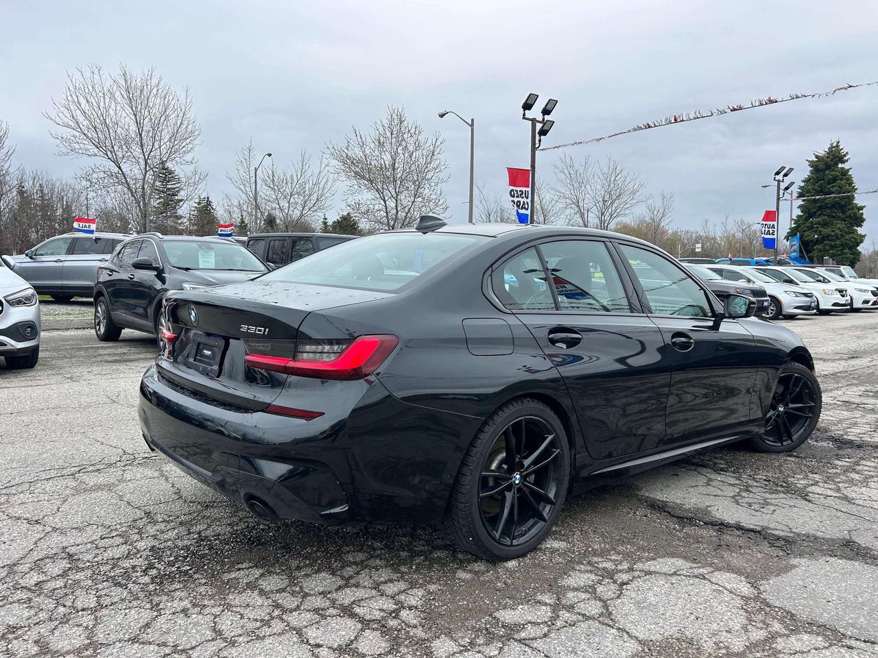 2022 BMW 335i 330i xDrive Photo