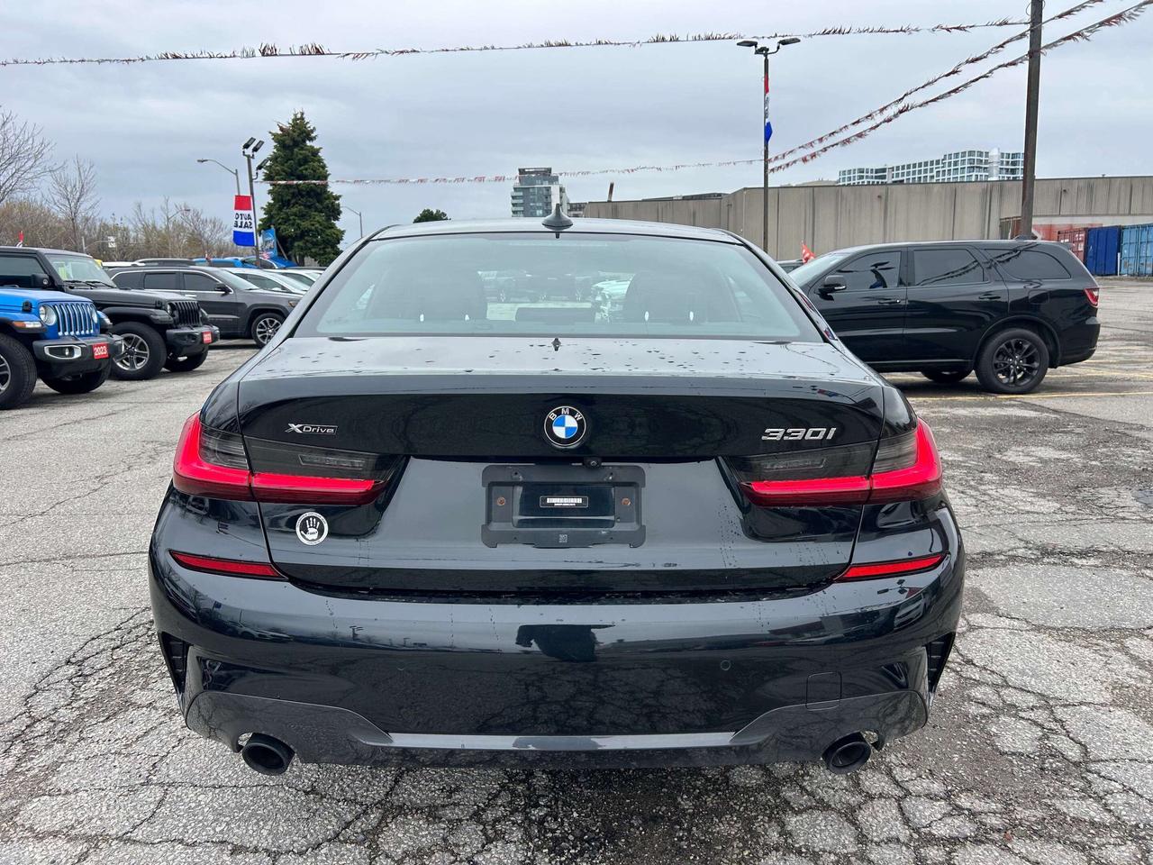 2022 BMW 335i 330i xDrive Photo