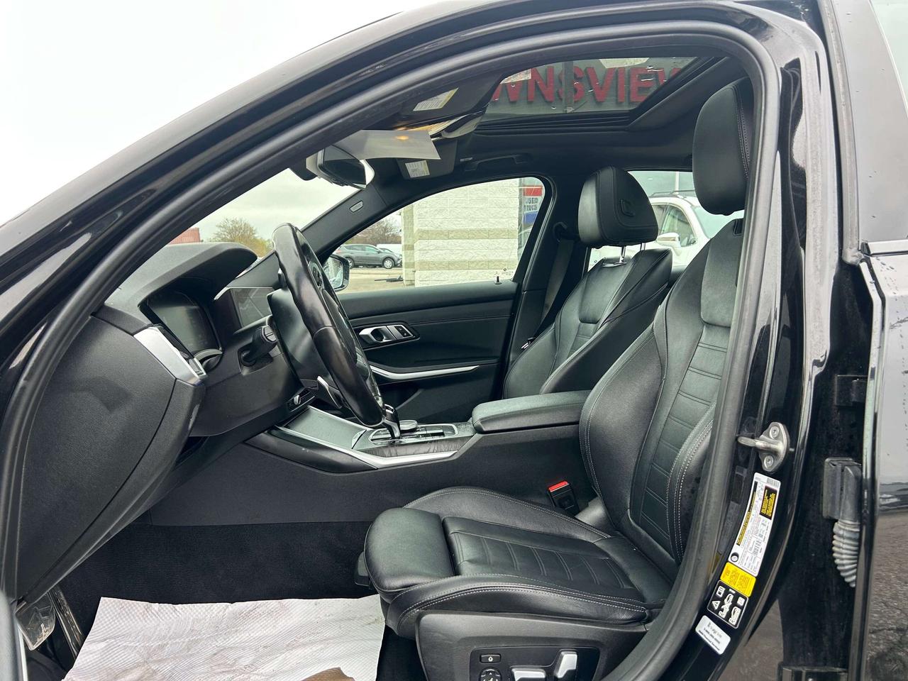 2022 BMW 335i 330i xDrive Photo