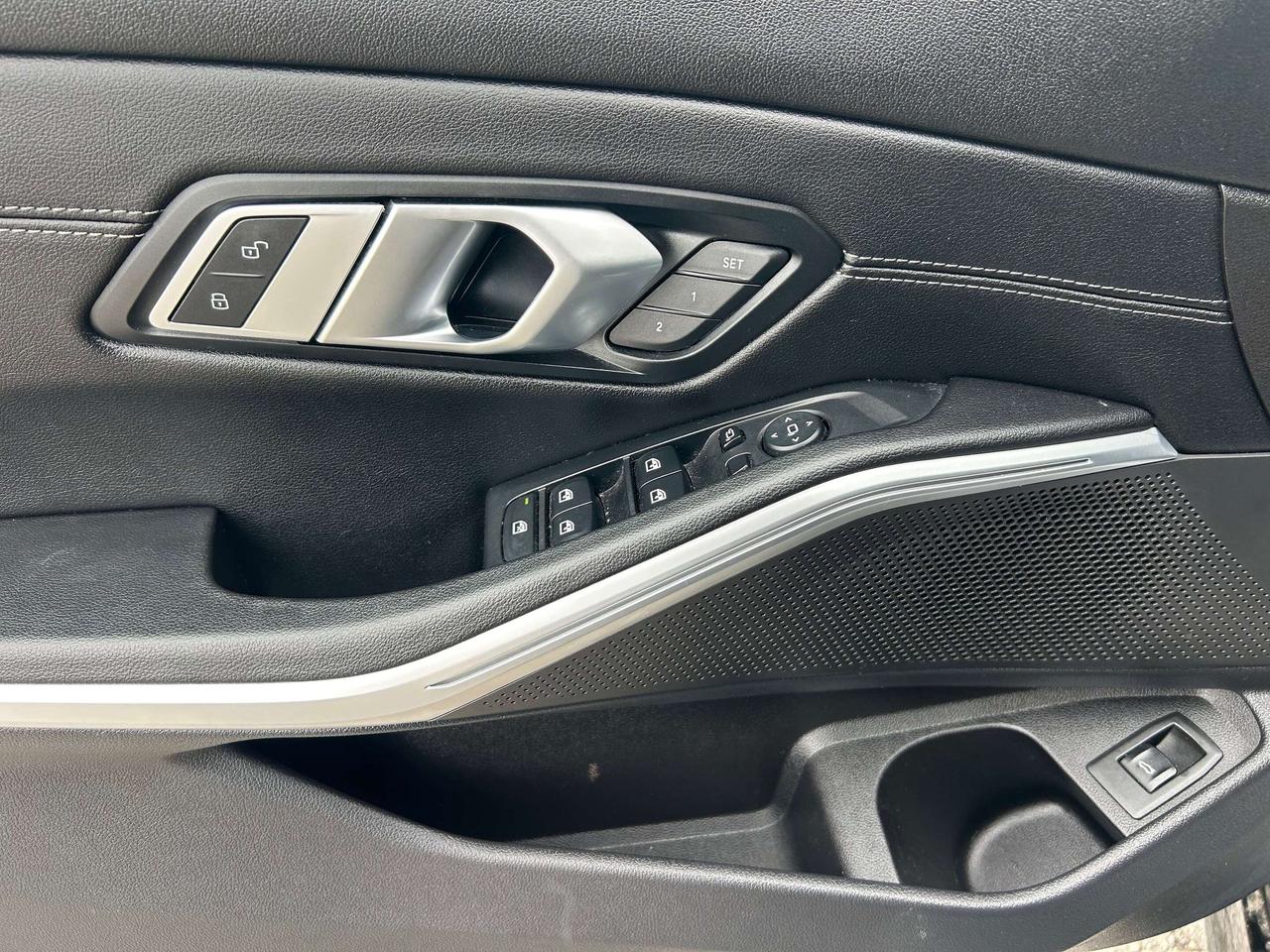 2022 BMW 335i 330i xDrive Photo