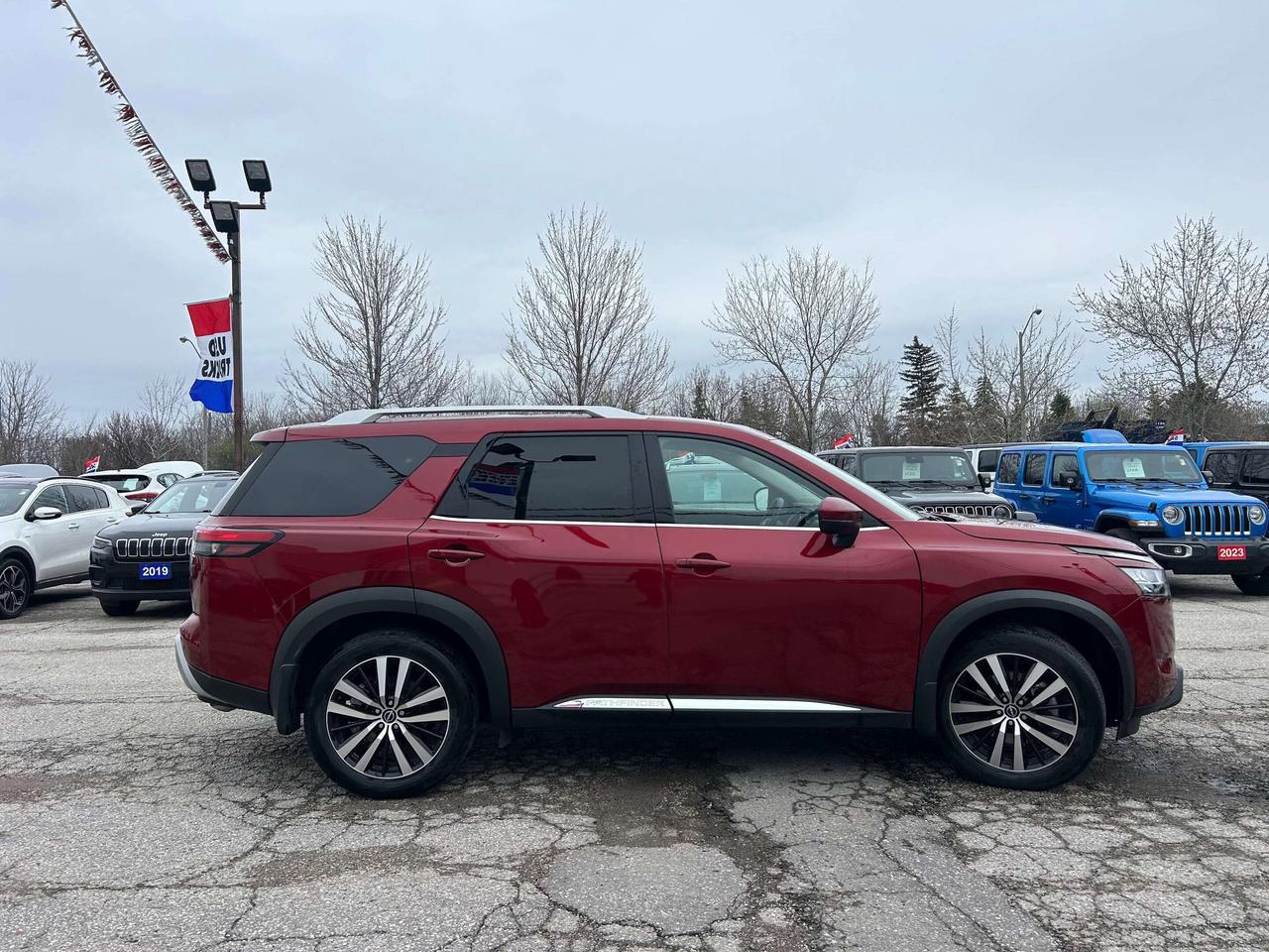 2024 Nissan Pathfinder Platinum w/NAV, Sunroof, Leather Ventilated Seats Photo
