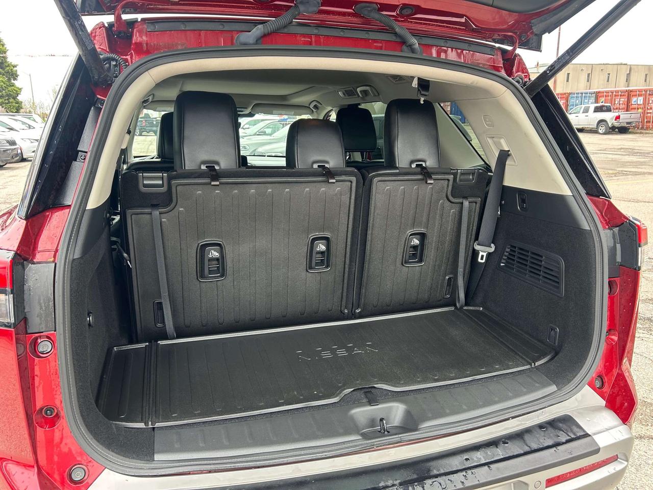 2024 Nissan Pathfinder Platinum w/NAV, Sunroof, Leather Ventilated Seats Photo