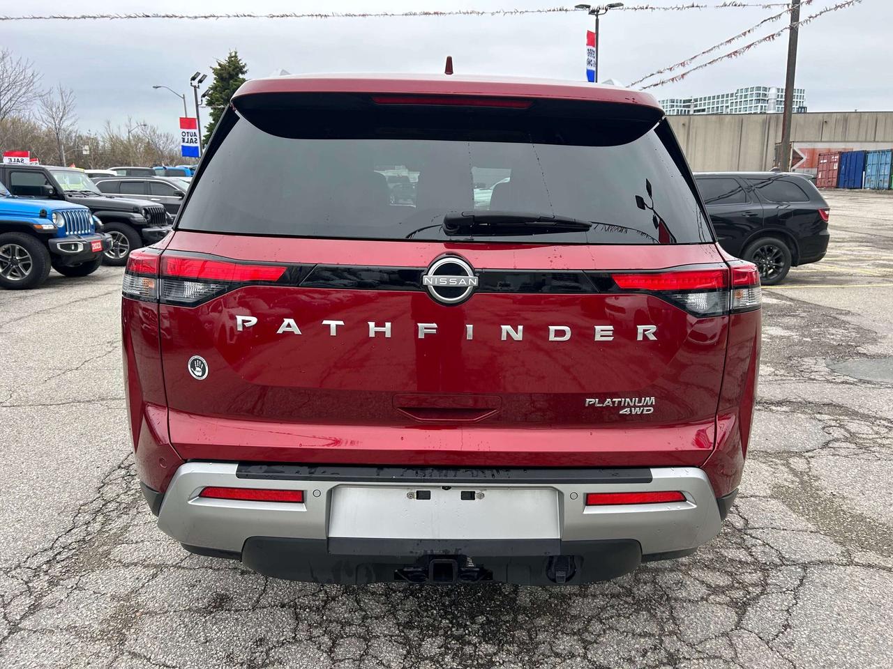 2024 Nissan Pathfinder Platinum w/NAV, Sunroof, Leather Ventilated Seats Photo