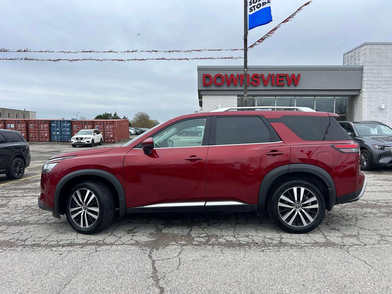 2024 Nissan Pathfinder Platinum w/NAV, Sunroof, Leather Ventilated Seats Photo