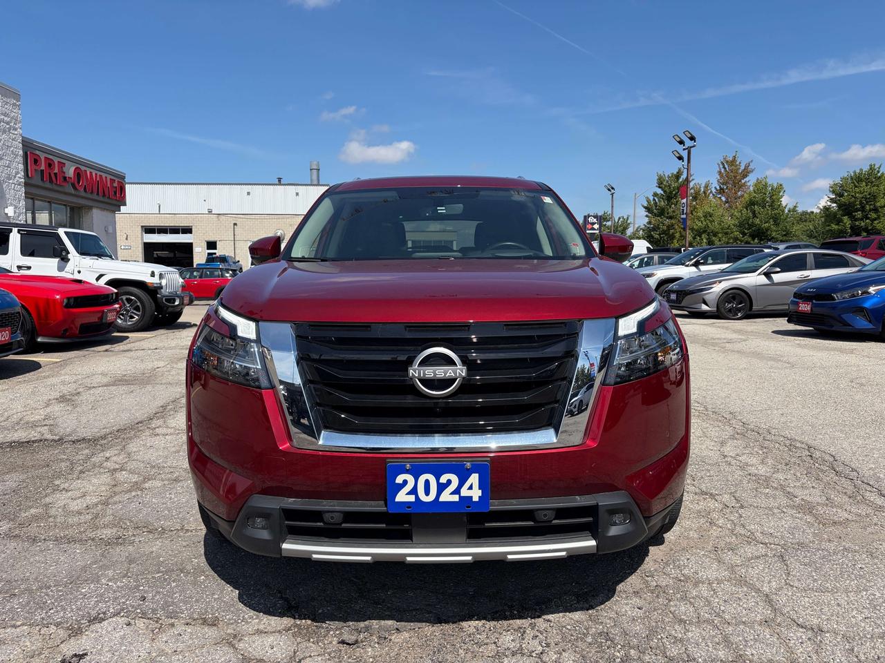 2024 Nissan Pathfinder Platinum w/NAV, Sunroof, Leather Ventilated Seats Photo