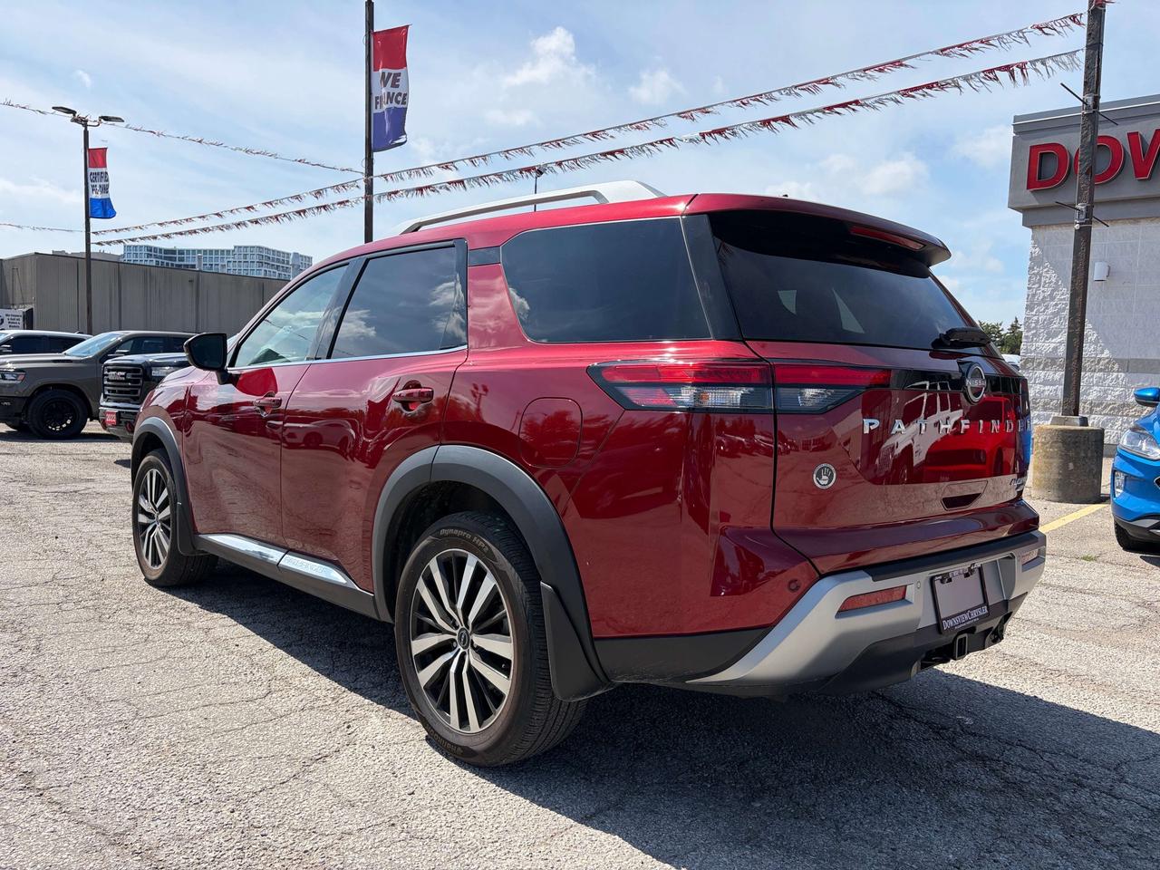 2024 Nissan Pathfinder Platinum w/NAV, Sunroof, Leather Ventilated Seats Photo
