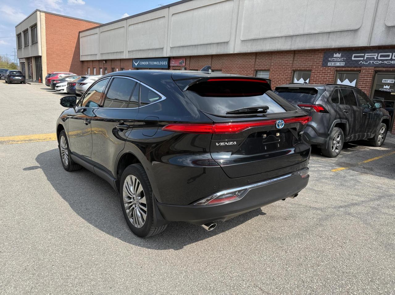 2023 Toyota Venza LIMITED AWD , ONE OWNER, PANORAMIC ROOF, LEATHER Photo4