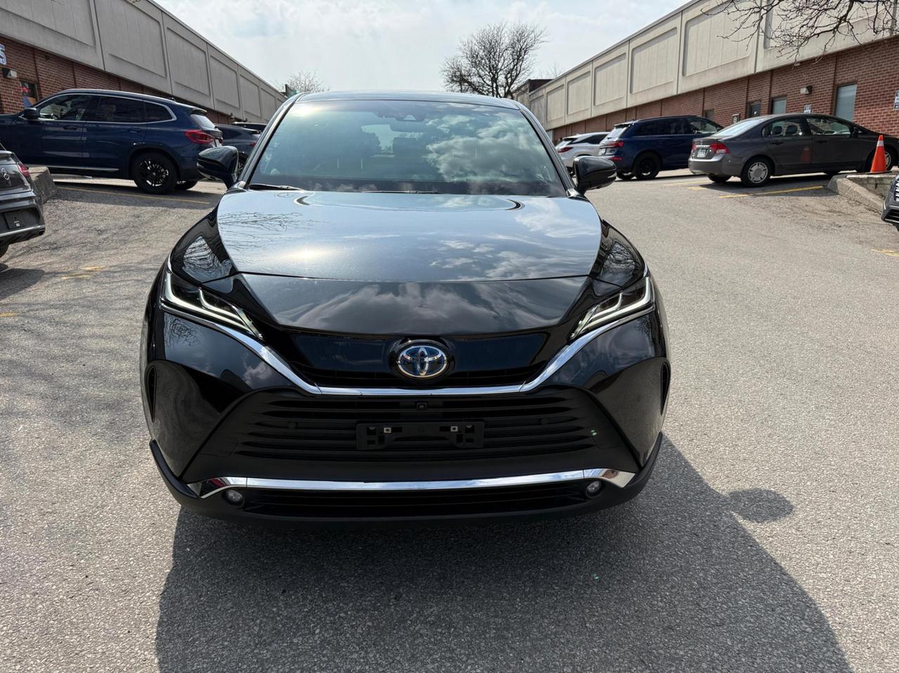 2023 Toyota Venza LIMITED AWD , ONE OWNER, PANORAMIC ROOF, LEATHER Photo