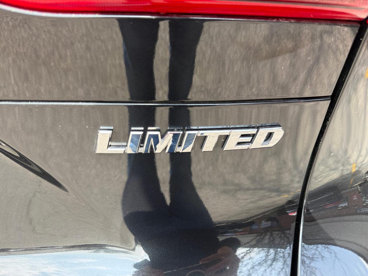 2023 Toyota Venza LIMITED AWD , ONE OWNER, PANORAMIC ROOF, LEATHER Photo