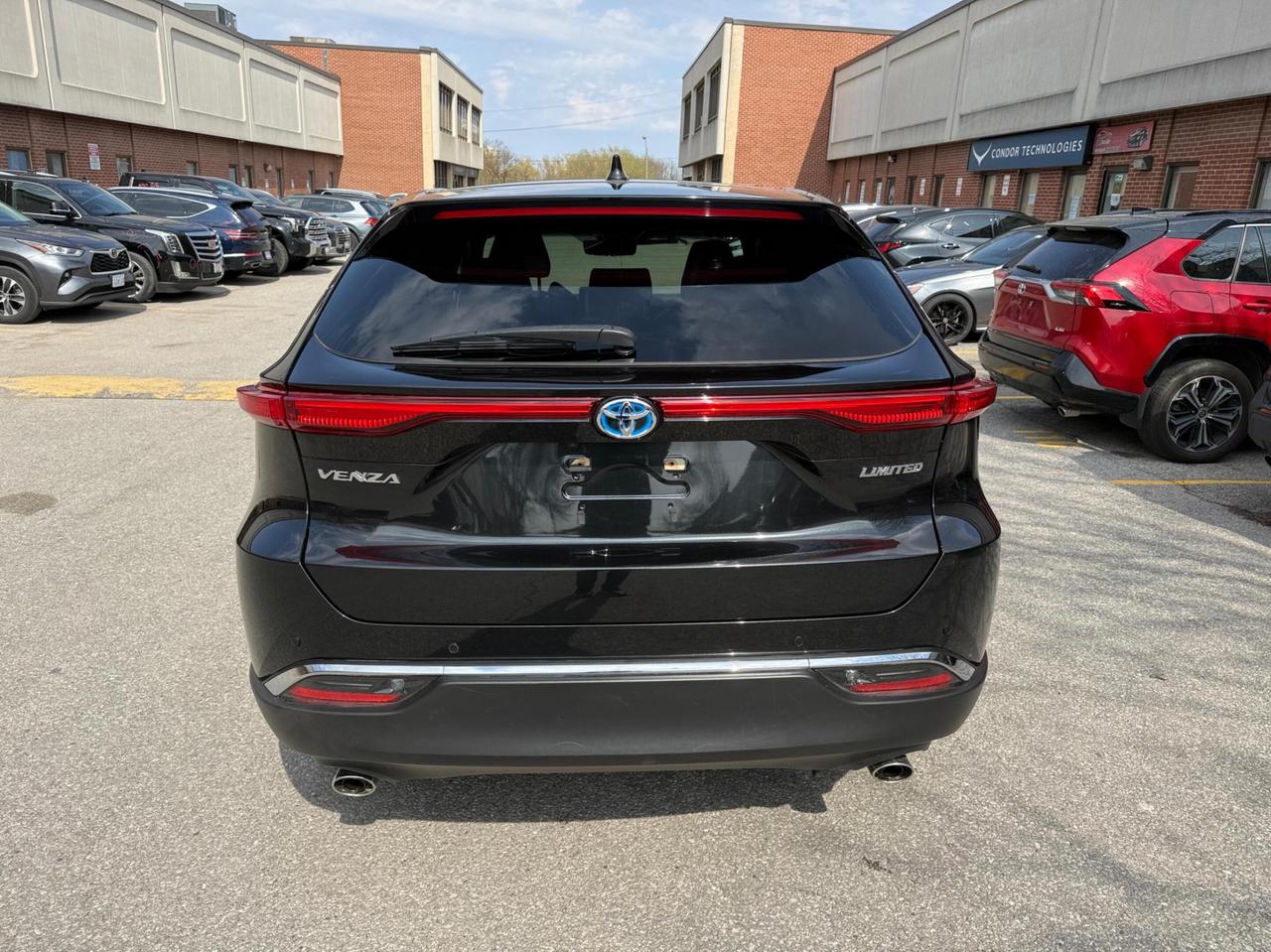 2023 Toyota Venza LIMITED AWD , ONE OWNER, PANORAMIC ROOF, LEATHER Photo