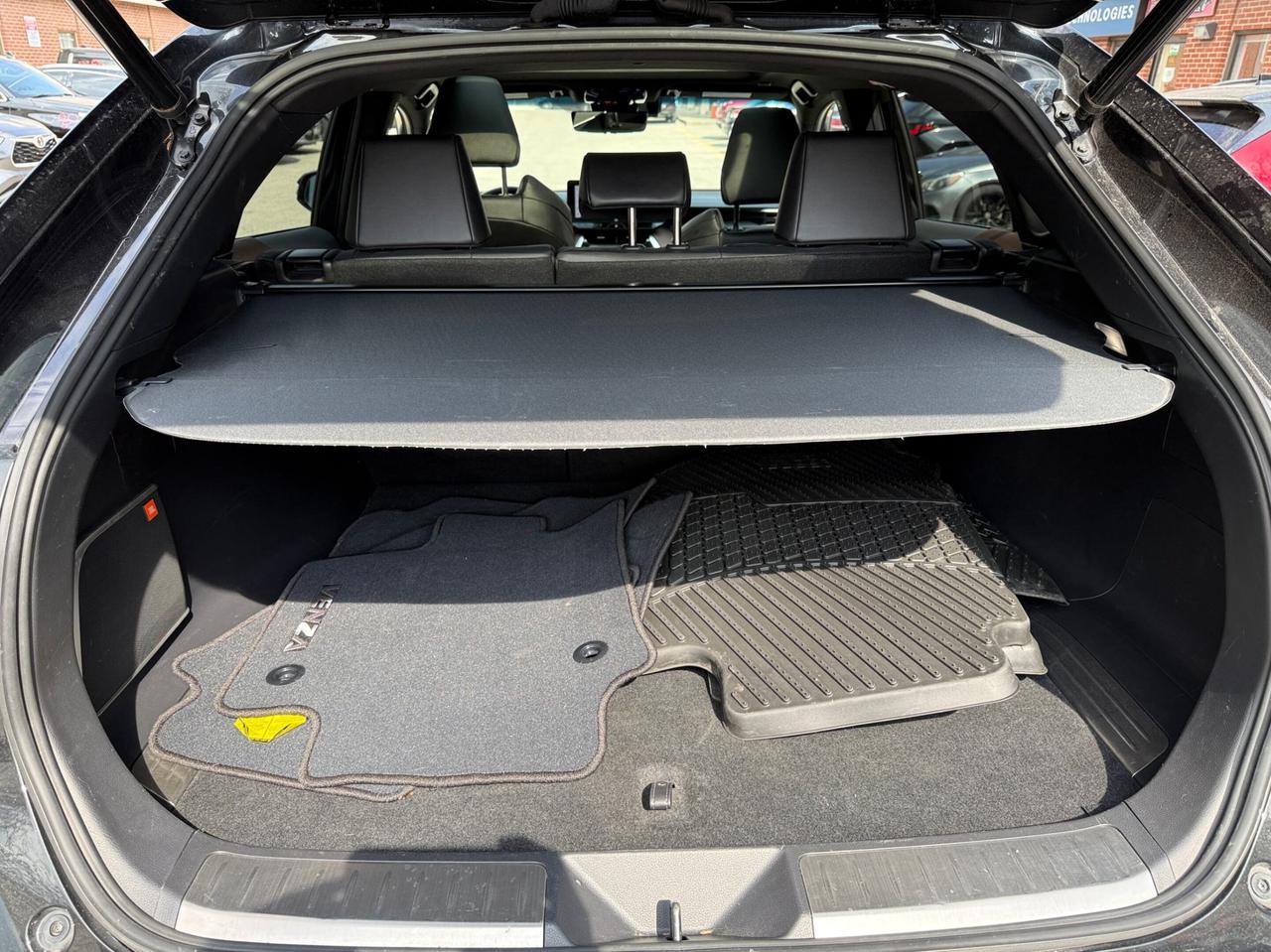 2023 Toyota Venza LIMITED AWD , ONE OWNER, PANORAMIC ROOF, LEATHER Photo