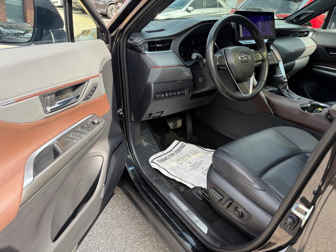 2023 Toyota Venza LIMITED AWD , ONE OWNER, PANORAMIC ROOF, LEATHER Photo