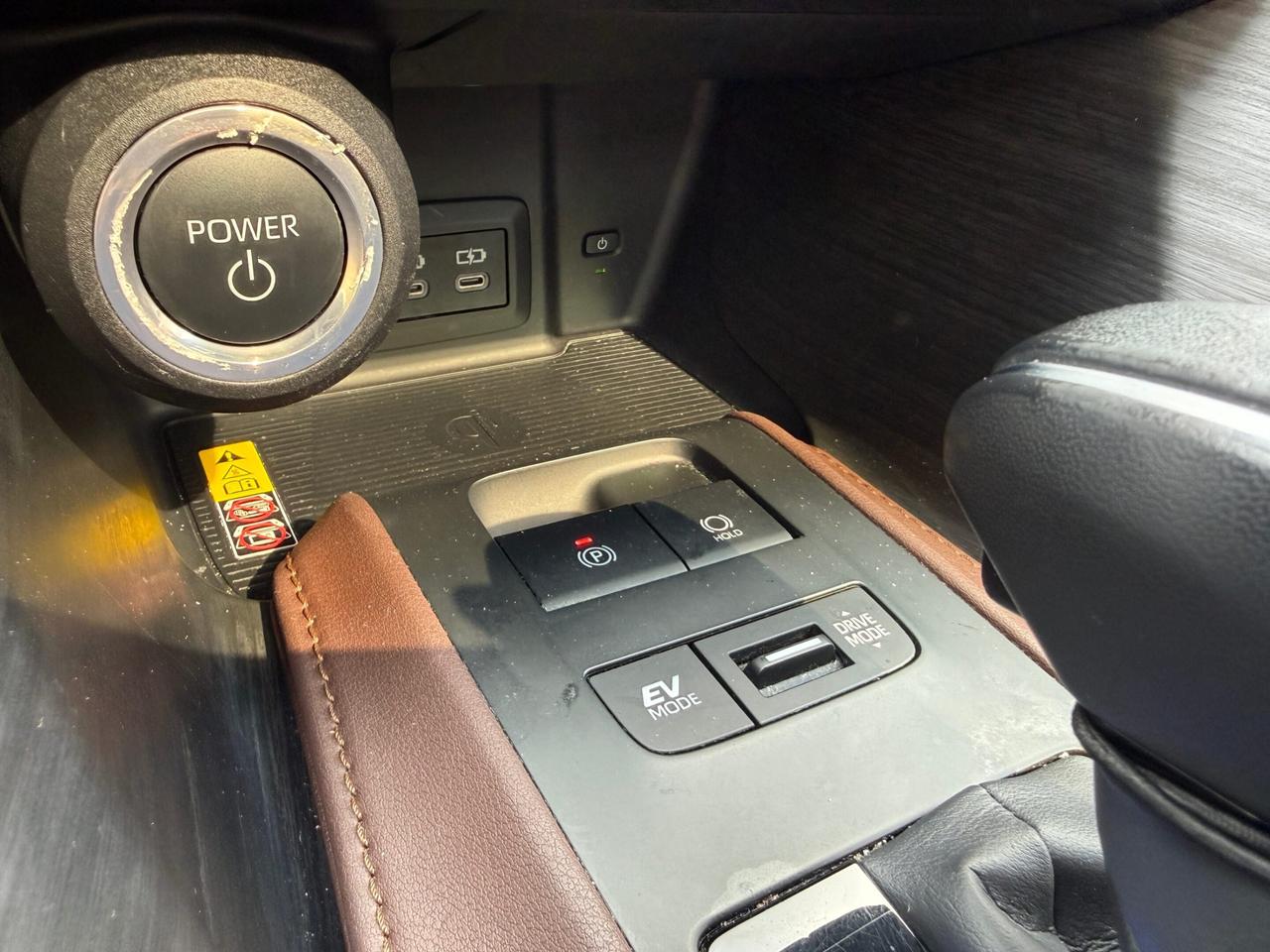 2023 Toyota Venza LIMITED AWD , ONE OWNER, PANORAMIC ROOF, LEATHER Photo
