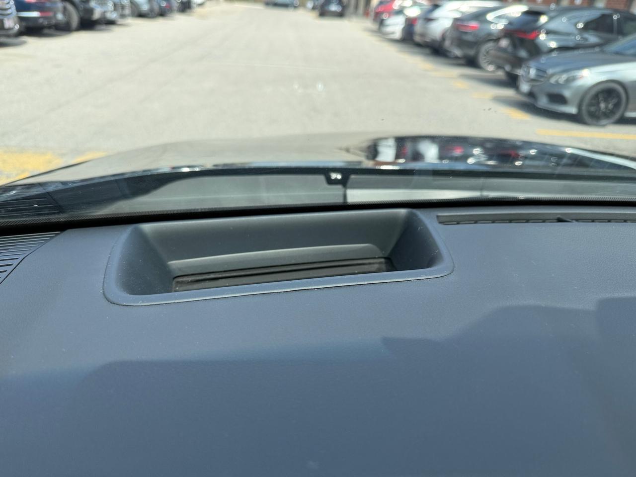 2023 Toyota Venza LIMITED AWD , ONE OWNER, PANORAMIC ROOF, LEATHER Photo