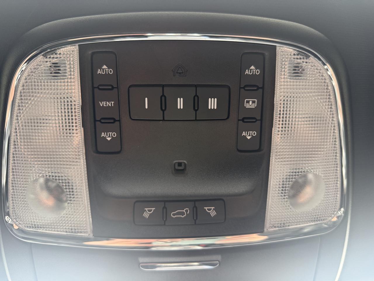 2021 Jeep Grand Cherokee OVERLAND - HIGH ALTITUDE - 1 OWNER - CLN CARFAX Photo