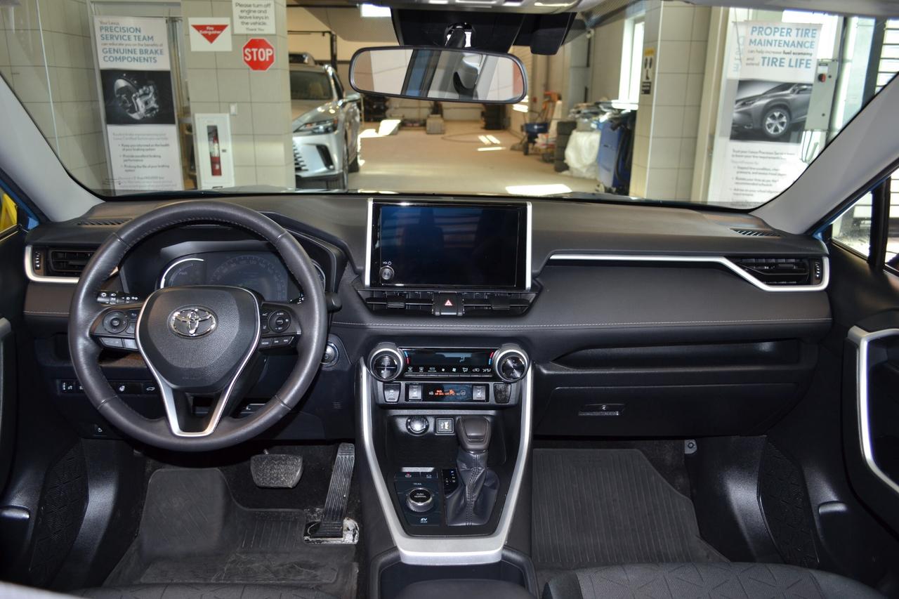 2023 Toyota RAV4 Hybrid XLE Photo