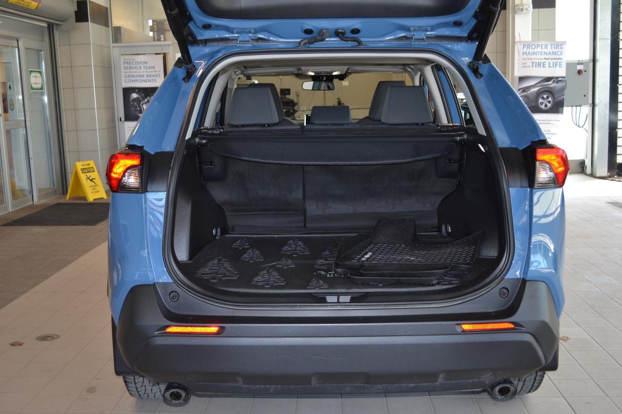 2023 Toyota RAV4 Hybrid XLE Photo