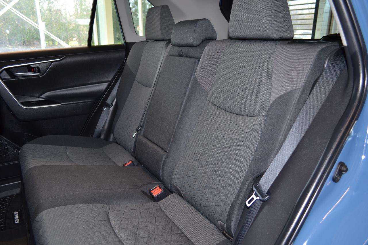 2023 Toyota RAV4 Hybrid XLE Photo