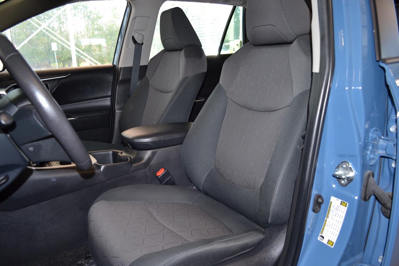 2023 Toyota RAV4 Hybrid XLE Photo