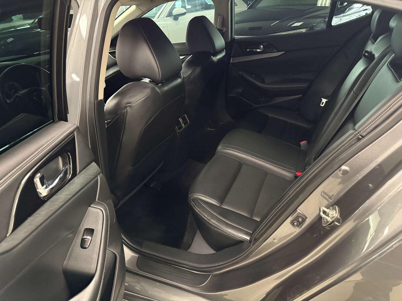 2017 Nissan Maxima SV Photo