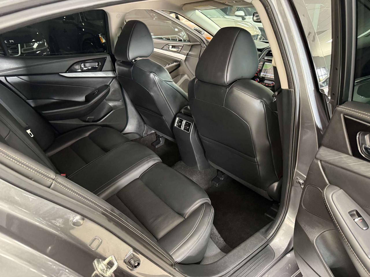 2017 Nissan Maxima SV Photo