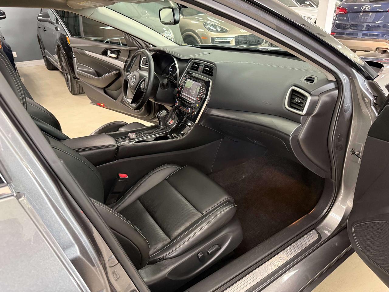 2017 Nissan Maxima SV Photo