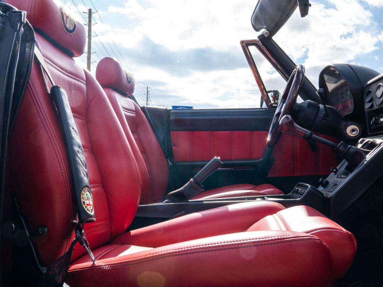1987 Alfa Romeo Spider 2dr Coupe Quadrifoglio Photo