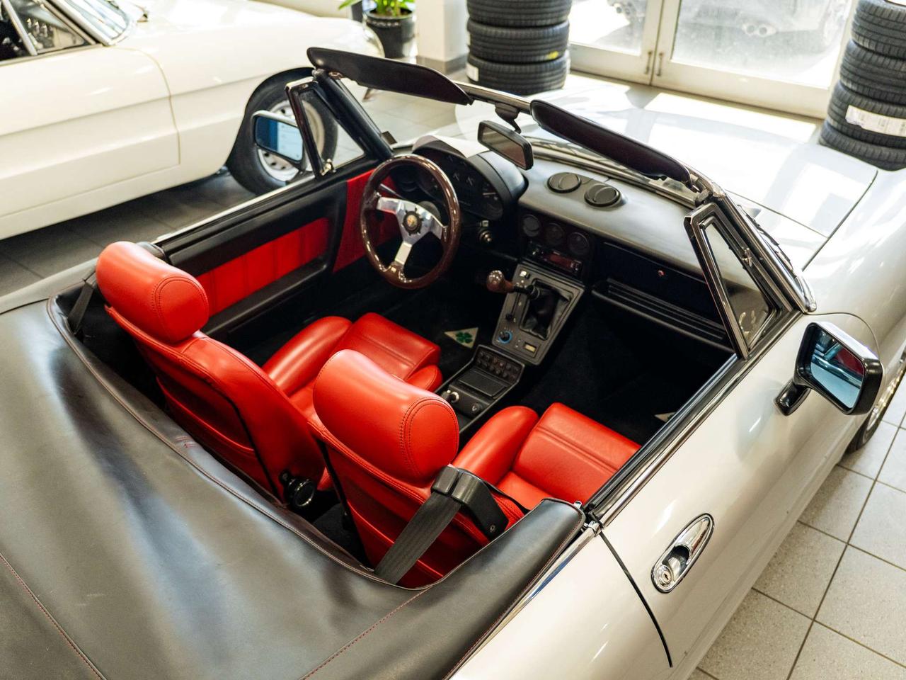 1987 Alfa Romeo Spider 2dr Coupe Quadrifoglio Photo