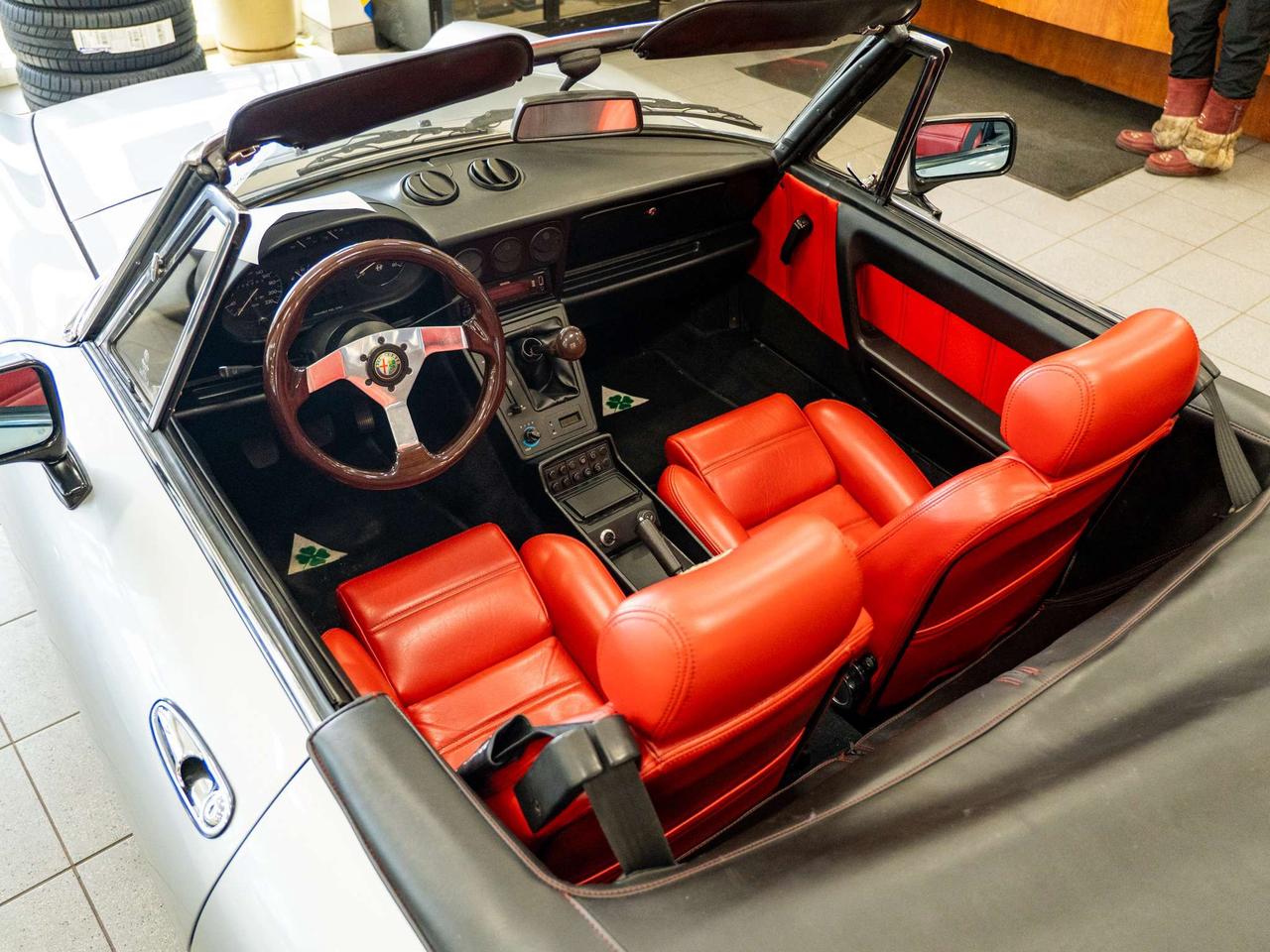 1987 Alfa Romeo Spider 2dr Coupe Quadrifoglio Photo
