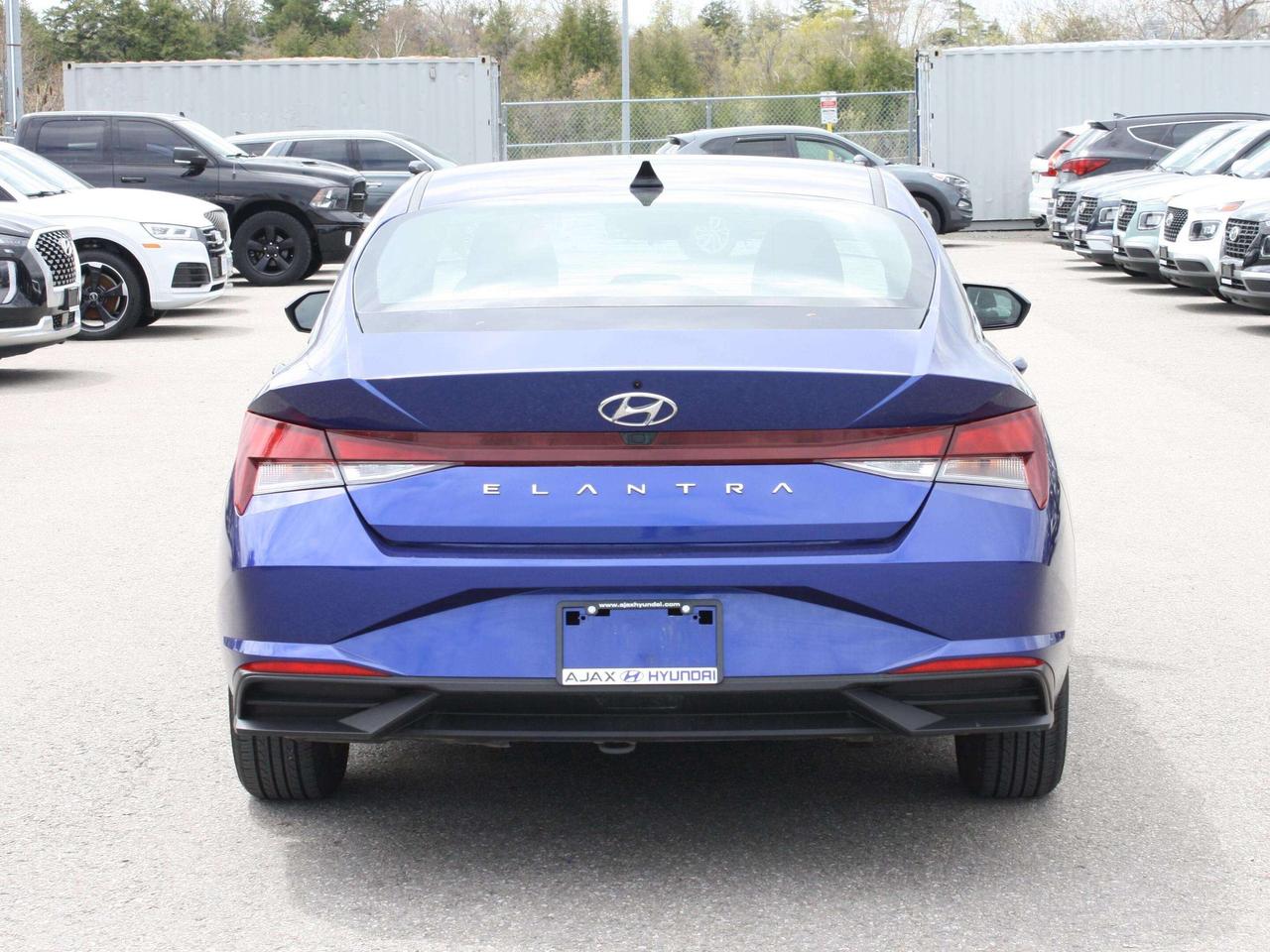2023 Hyundai Elantra Preferred IVT Photo4