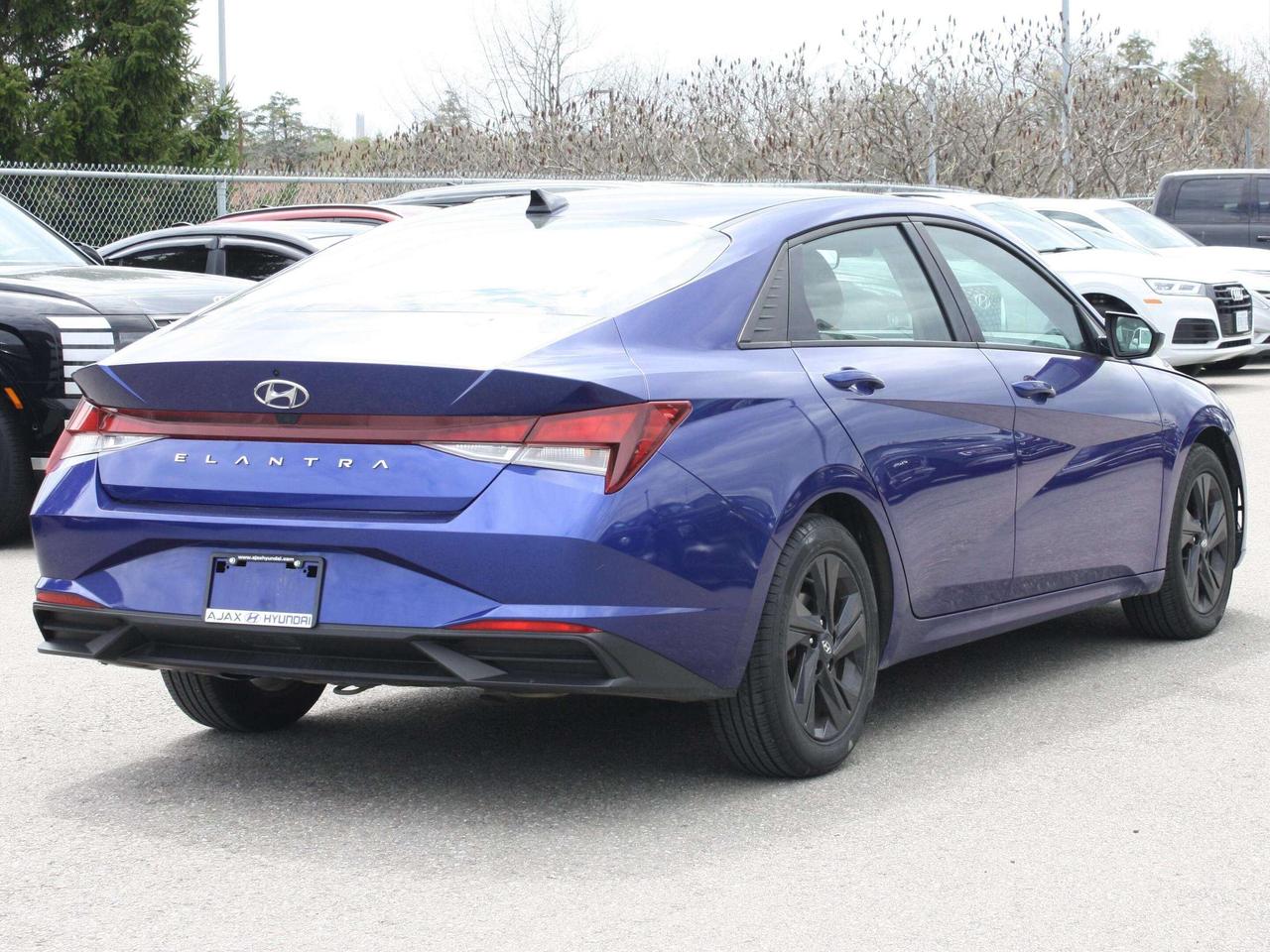 2023 Hyundai Elantra Preferred IVT Photo3