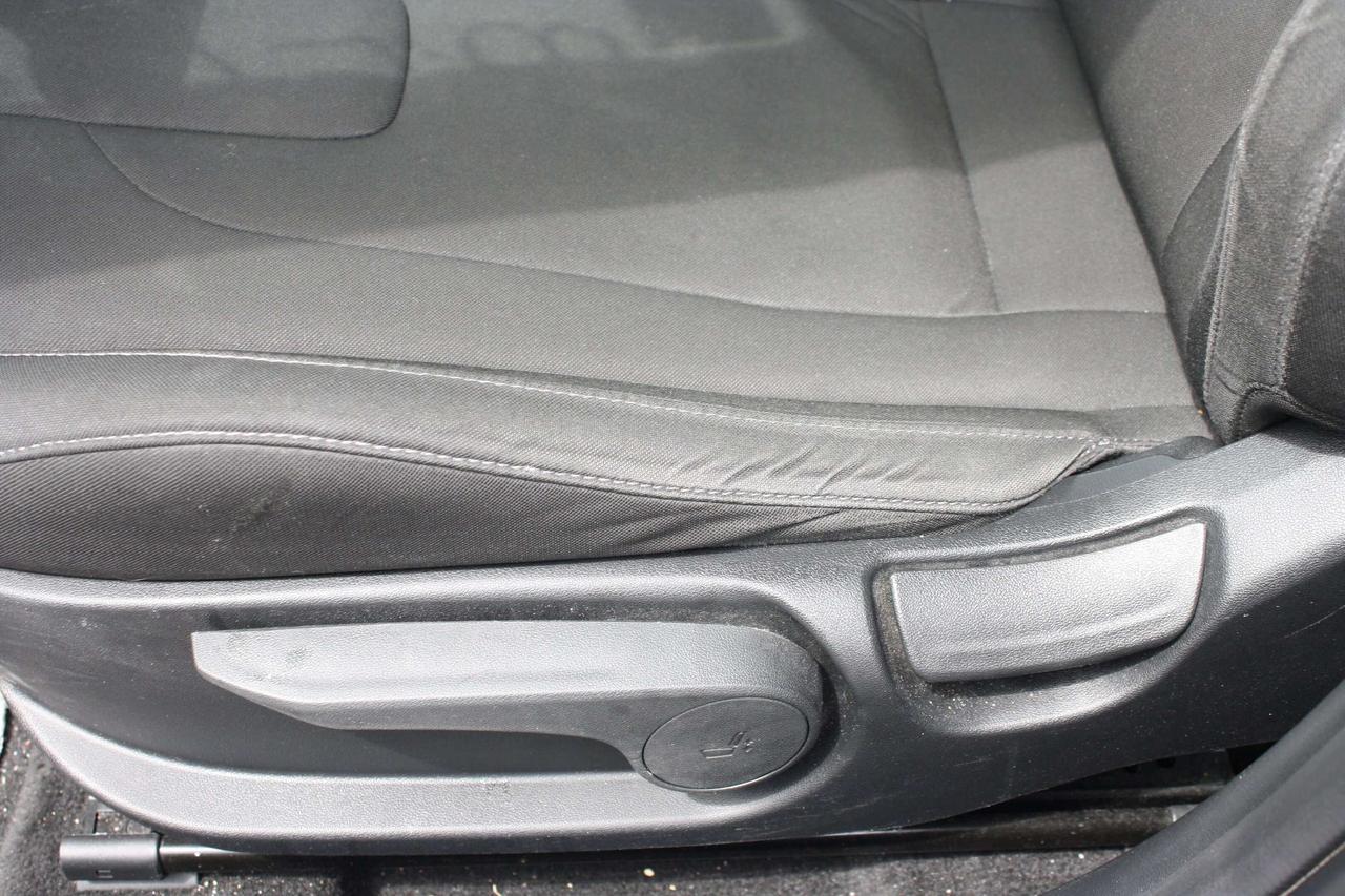2023 Hyundai Elantra Preferred IVT Photo