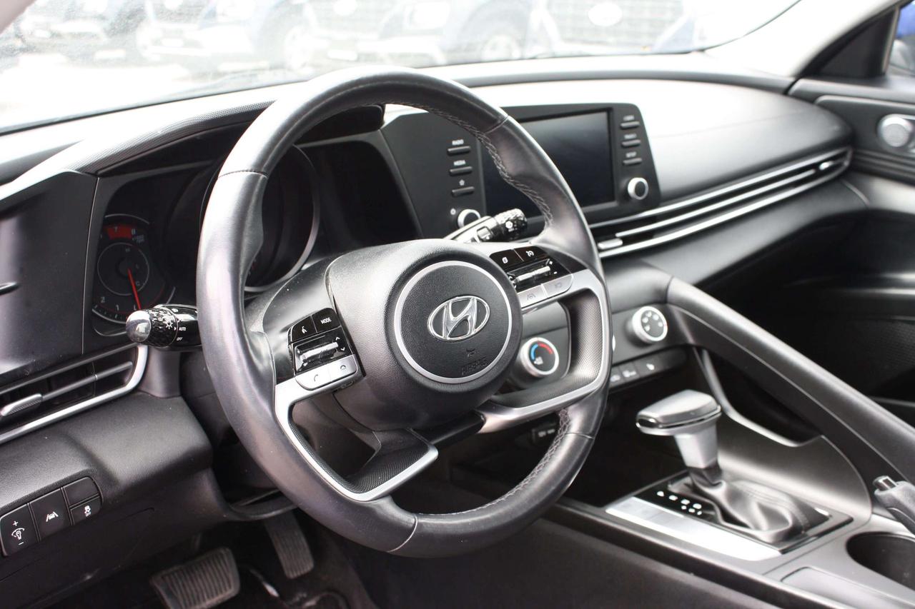 2023 Hyundai Elantra Preferred IVT Photo