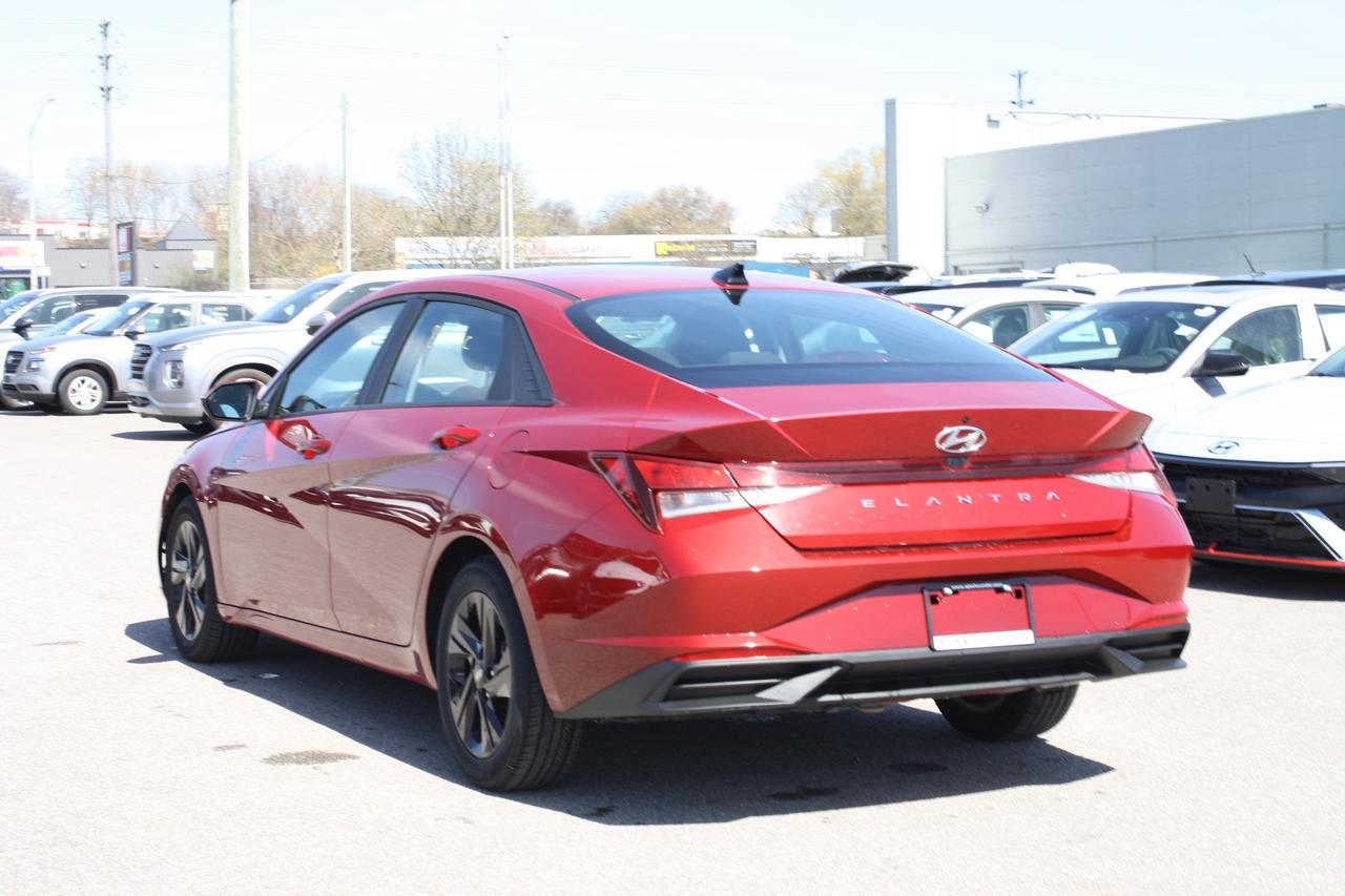 2023 Hyundai Elantra Preferred IVT Photo