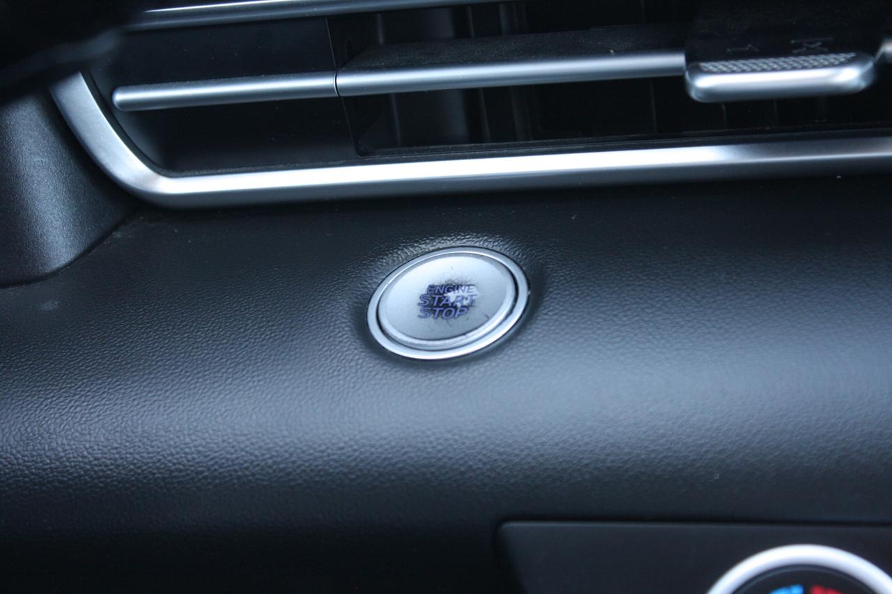 2023 Hyundai Elantra Preferred IVT Photo