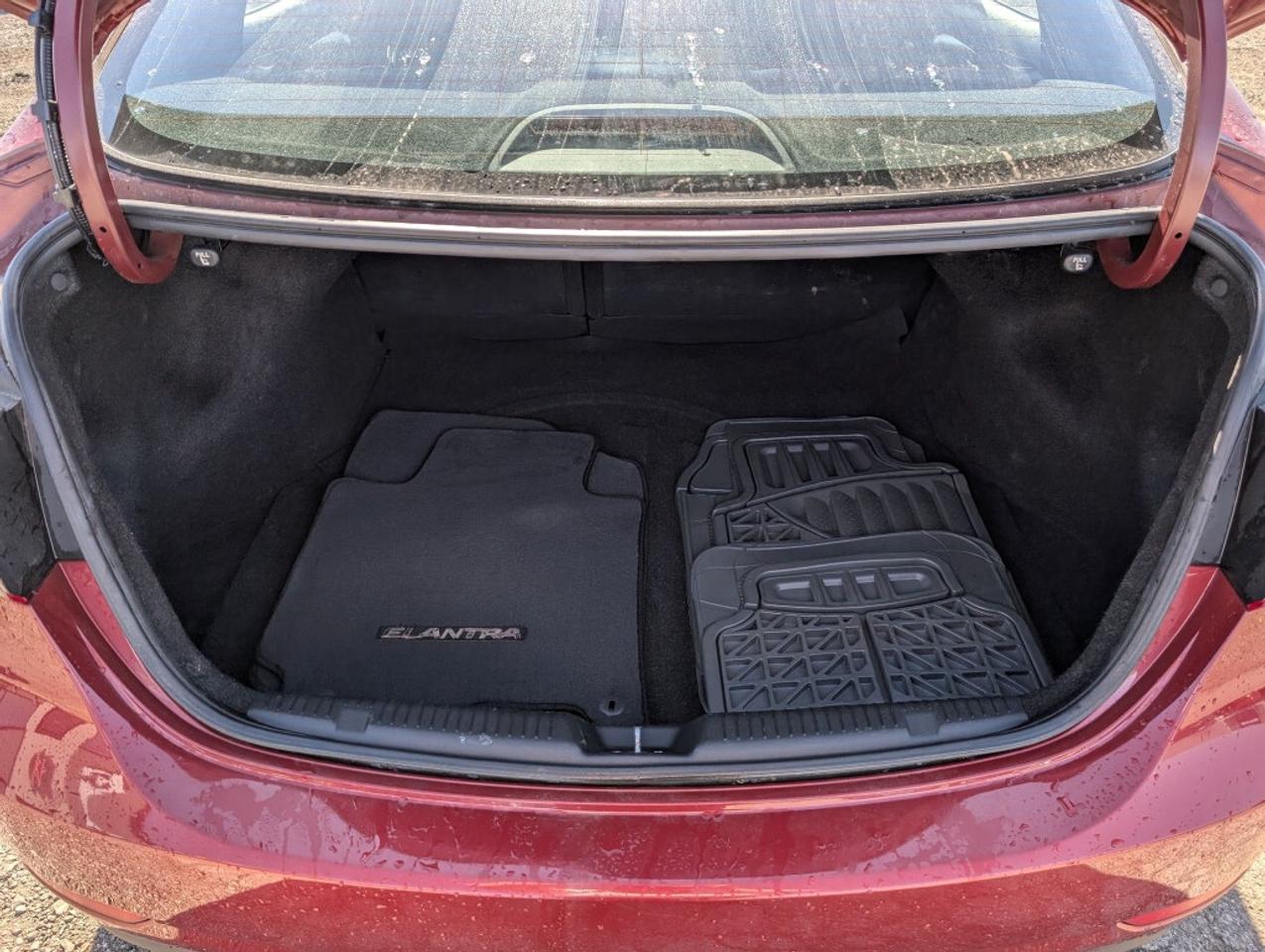 2016 Hyundai Elantra GL   HTD SEATS Photo