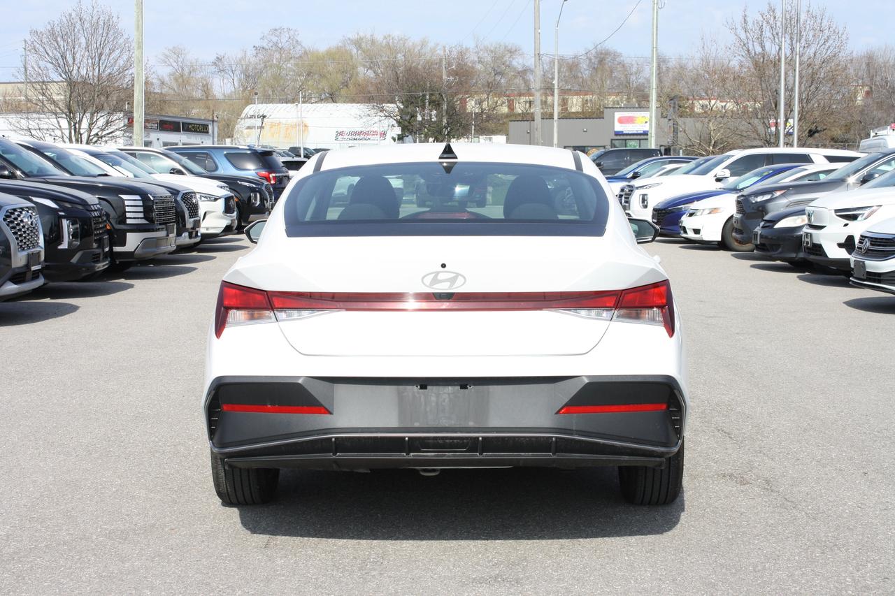2024 Hyundai Elantra Preferred IVT Photo