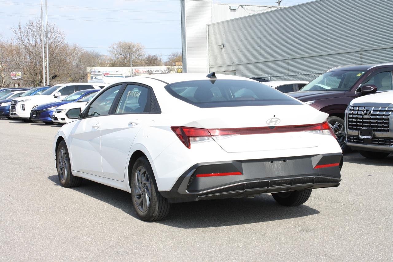 2024 Hyundai Elantra Preferred IVT Photo