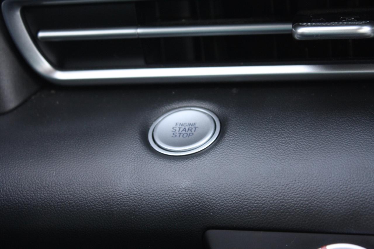 2024 Hyundai Elantra Preferred IVT Photo