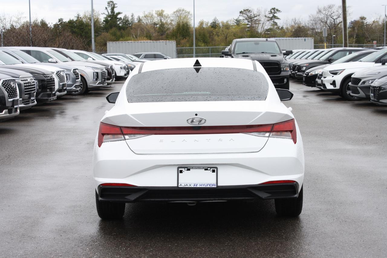 2023 Hyundai Elantra Preferred IVT Photo